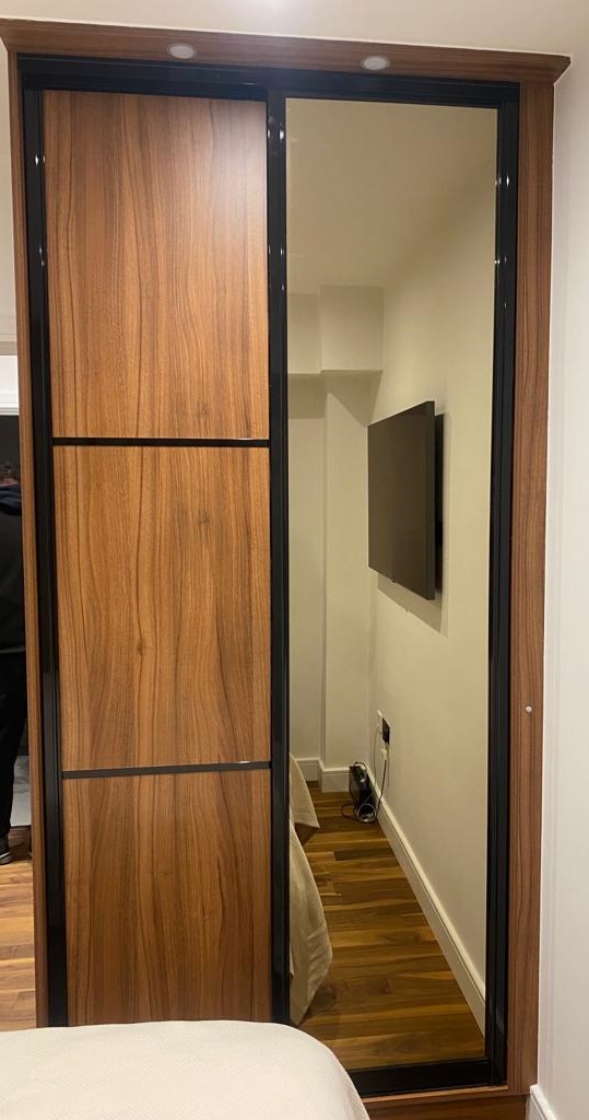 Bravo London - Sliding Door Wardrobe with Mirrored Door