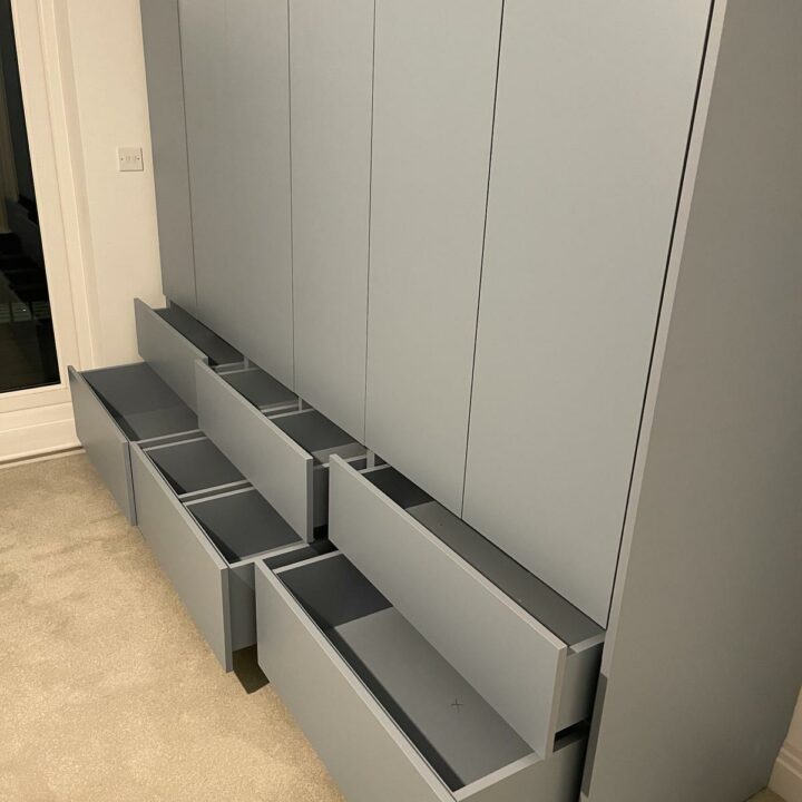 6-Door Wardrobe - Right View